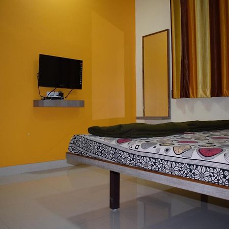 Vrundavan Hotel And Lodging Akalkot Dış mekan fotoğraf